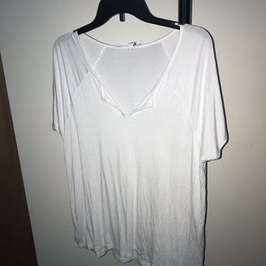 ⭐️basic white t-shirt :)